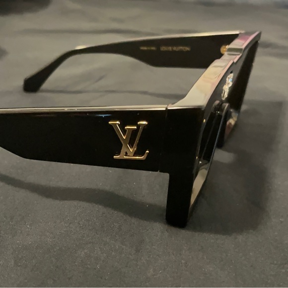 Louis Vuitton Other - Louis Vuitton Cyclone Sunglasses S00 men sunglasses